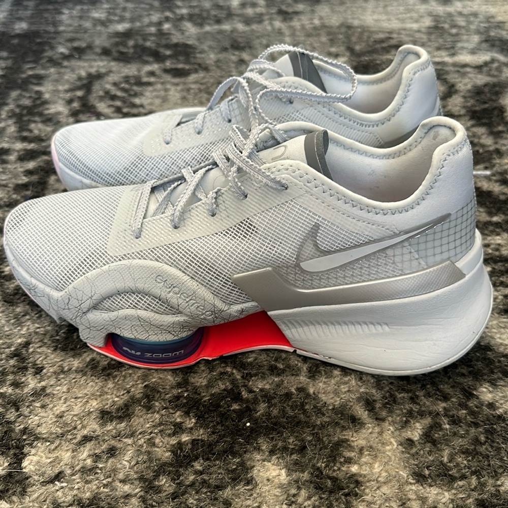 Superstar Nike size women’s 7